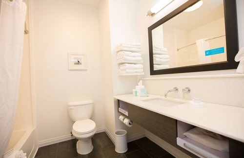 Toledo Hotel | Hampton Inn Toledo/Oregon