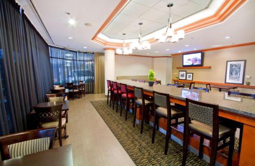 Richmond City Centre Hotel | Hampton Inn - Vancouver Airport/Richmond