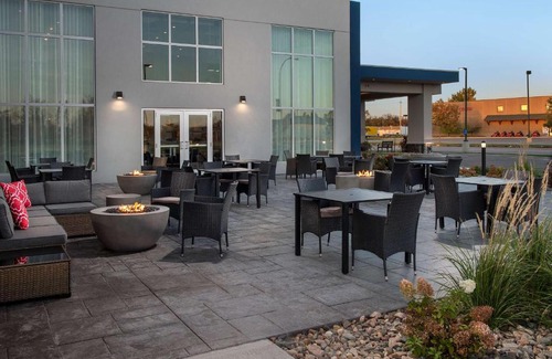 Warroad Hotel | Hampton Inn Warroad, MN