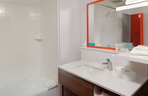 Hopelawn Hotel | Hampton Inn Woodbridge