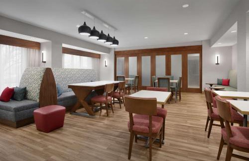 Yorkville Hotel | Hampton Inn Yorkville