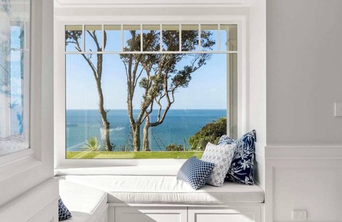 Campbells Bay House | Hampton on View, Luxury Clifftop in Campbells Bay