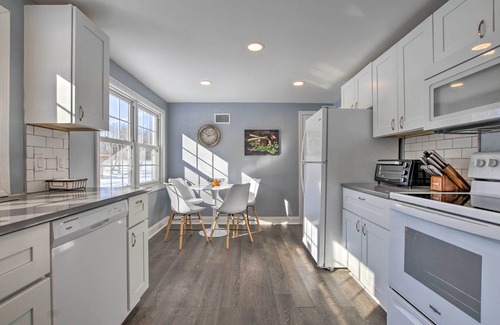 Hampton Hill Historic District Cottage | Hampton 'Quiet Corner Cottage' w/Fireplace & Yard