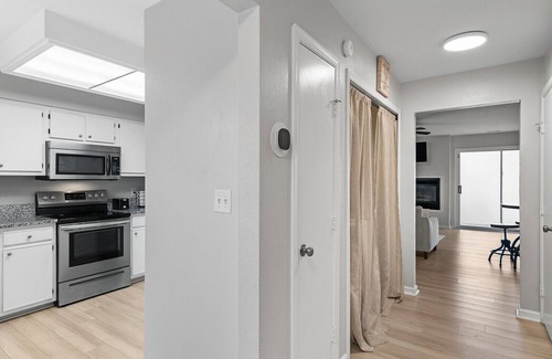Hampton House | Hampton, VA | Townhouse w/Indoor Fireplace!