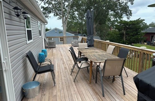 Flanders House | Hamptons Beach House, 5-minute walk to Bay Beach