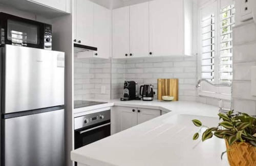 Southport Apartment | Hamptons Charm: Central 1-BR Apt Pool Tennis Court