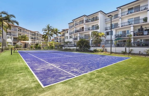 Southport Apartment | Hamptons Charm: Central 1-BR Apt Pool Tennis Court