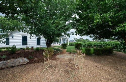 Dubbo House | Hamptons Cottage - Refined Living, Light-Filled