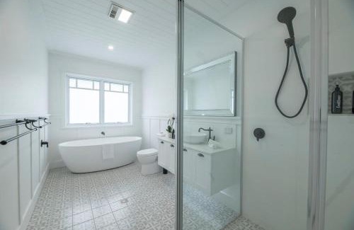 Dubbo House | Hamptons Cottage - Refined Living, Light-Filled