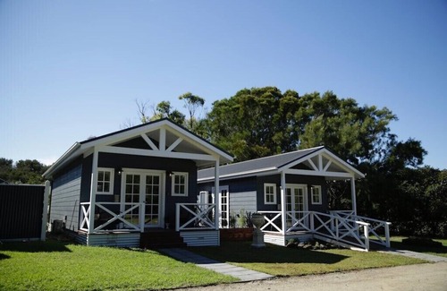 Rye Cottage | Hamptons In Rye Blue Cottage 3Mins from Hot Springs