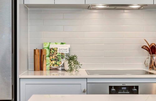 Moana Apartment | Hamptons inspired Waterfront Living on Moana Beach