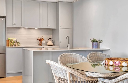 Moana Apartment | Hamptons inspired Waterfront Living on Moana Beach