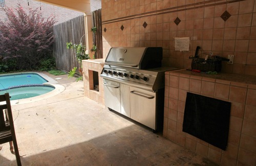 Spring Branch East House | Han Solo's Hideout! Luxury, Work, Play, Safe, close to all, pool and grill