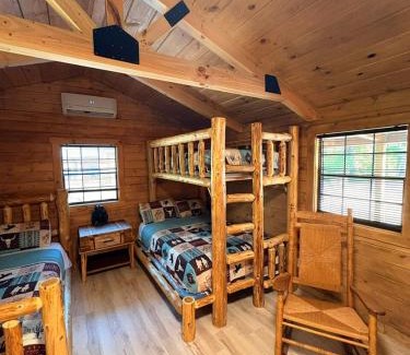 Ashley Oaks Apartment | Hana Cabin sleeps 5 near Windrock general store