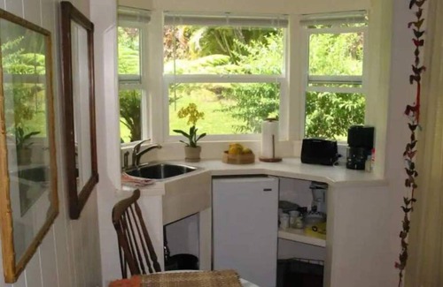 Hana Bed & Breakfast | Hana Garden Room 1 & 2 night stays, its Perfect! Longer stays available.