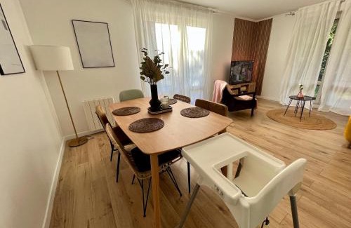 Montigny-le-Bretonneux Apartment | Hana Home 4 personnes jardin privatif business&family