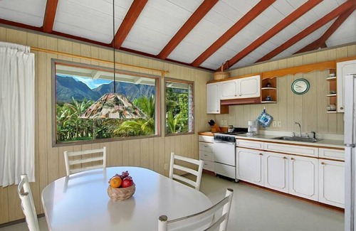 Hanalei House | Hanalei Hideaway, walk to picturesque Hanalei Bay!
