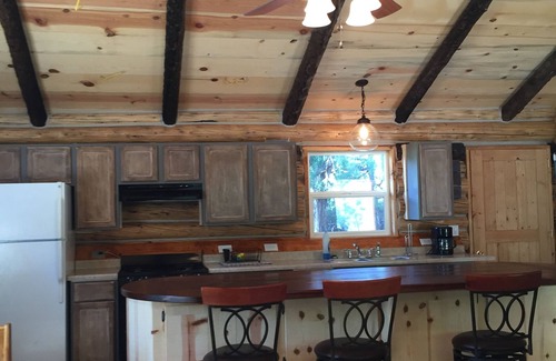 Questa Cabin | Hand Crafted Log Cabin, minutes away from your outdoor adventure