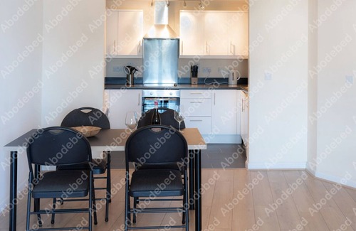 Hemel Hempstead House | Handleys Ct, Apt 57 Spacious 2 Bed/2 Bath Apartment in Town Centre Location