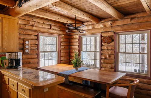 Stratton and Bromley Ski Areas House | | Handmade 4 Bed Log Cabin | 5 Min From Skiing |