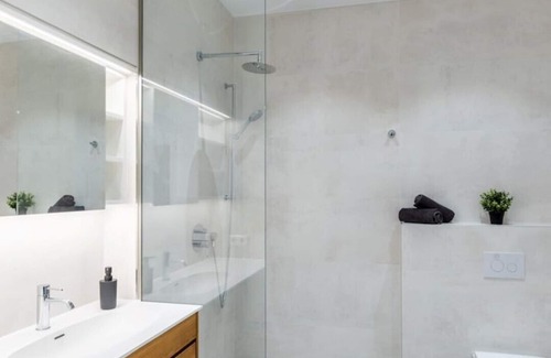 Altdorf Condo | Handmade | Kitchen | Office | High quality | Netflix