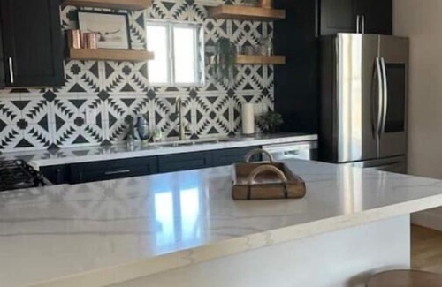 Brenham House | Handsome Charmer Downtown!