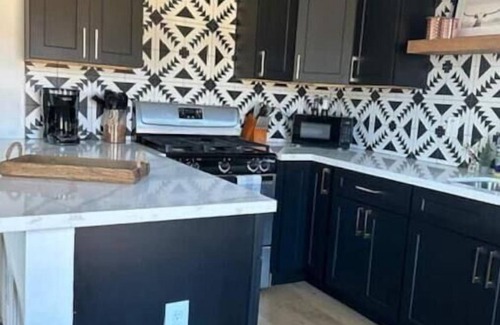 Brenham House | Handsome Charmer Downtown!