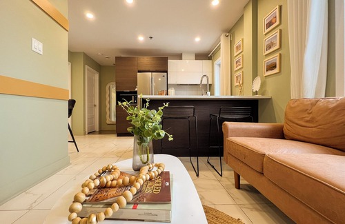 Cote-Des-Neiges—Notre-Dame-De-Grace House | Handsome new*2 bedroom*queen bed*gym 24/7