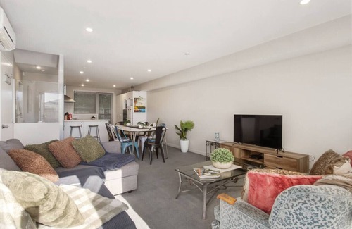 Riccarton House | Handy Riccarton Hagley Park CBD 10 Mins