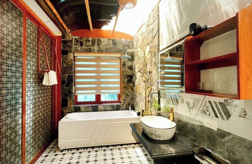 Hoa Lu Hotel | Hang Mua Eco Garden