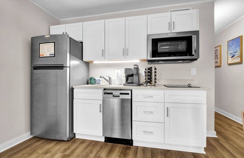Wrightsville Beach Condo | Hang Ten at Summer Sands Suites 108 – Newly Remodeled & Pet-Friendly!