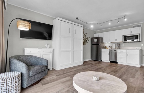 Wrightsville Beach Condo | Hang Ten at Summer Sands Suites 308 – Newly Remodeled & Pet-Friendly!