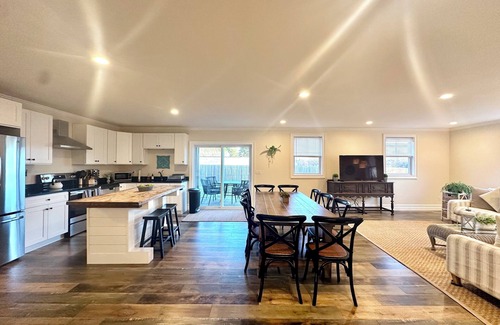 Newport East House | Hangar Haven - Large 6 Bedroom House