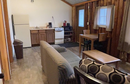 Barnum Hotel | Hanging Horn Lakeside Resort