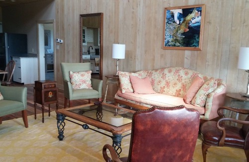 Westfield House | Hanging Rock Cabin at Luna's Trail