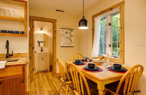 Tyro Apartment | Hanging Rock Cabin -
