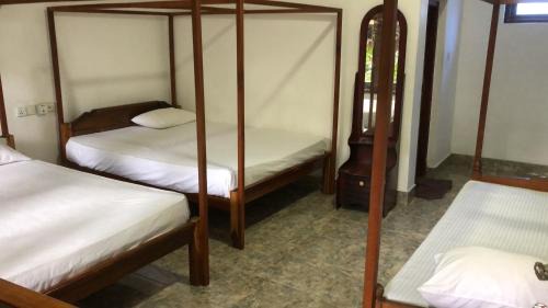 Pottuvil Division 2 Hotel | Hangloose - Rooms & Restaurant