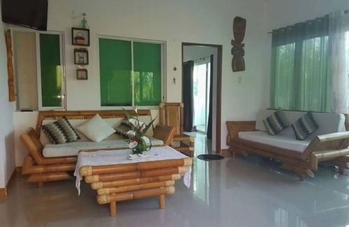 Malay Bed & Breakfast | Hangout Beach Resort