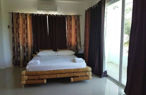 Malay Bed & Breakfast | Hangout Beach Resort