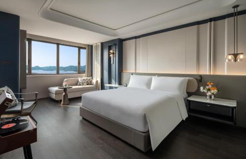 Hangzhou Hotel | Hangzhou Wulin GDA Hotel, Vignette Collection - Nearby the iconic Wulin Square, with only a few minutes' walk to the West Lake