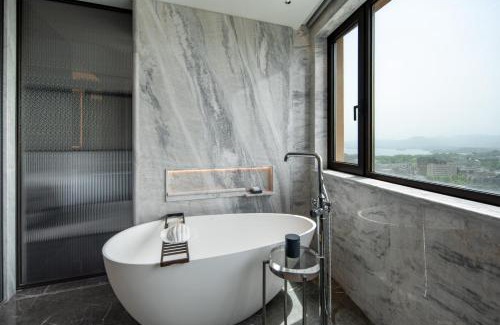 Hangzhou Hotel | Hangzhou Wulin GDA Hotel, Vignette Collection - Nearby the iconic Wulin Square, with only a few minutes' walk to the West Lake