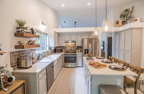 North Hilltop Apartment | Hanland House Redding