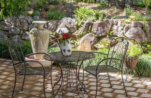 Ourimbah Cottage | Hanna Cottage at Cavanough House Private secluded valley native birdsong romance