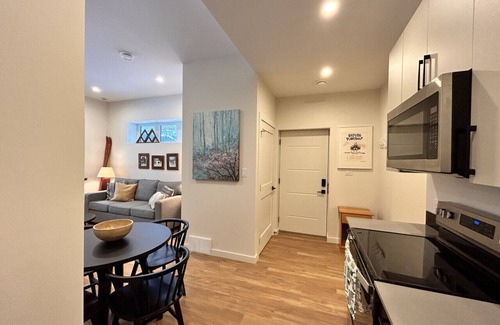Rossland Apartment | Hanna Creek Suite at Redstone Resort Rossland