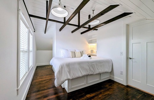 Dayton Other | Hanna Farmhouse: A luxury, fully renovated 5-bedroom farmhouse by Stoller