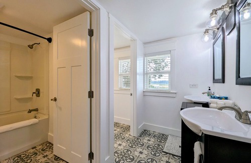 Dayton Other | Hanna Farmhouse: A luxury, fully renovated 5-bedroom farmhouse by Stoller