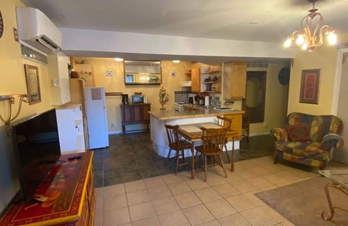 Castlegar Apartment | Hanna's Downtown Suite