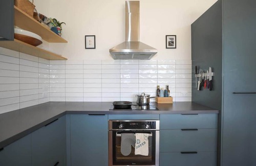 Hannahs Bay House | Hannah's Bay Hideaway | Modern & Funky by the Lake
