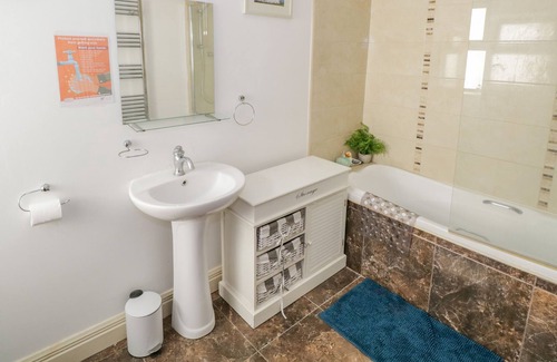 Ballymote House | HANNON'S COUNTRY FARMHOUSE, pet friendly in Ballymote, County Sligo