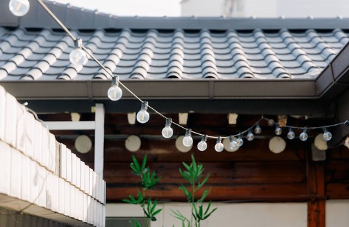 Yongduil-tong House | Hanok Private House with charming front yard at Dongdaemun